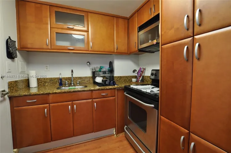 Bay Park Towers #713 image #6