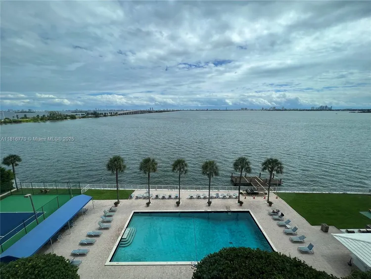 Bay Park Towers #713 image #9