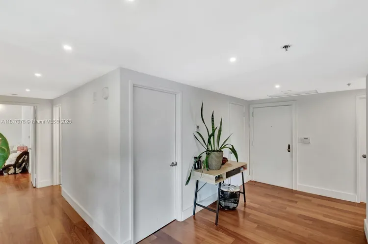 Key Colony I - Tidemark #200 image #6