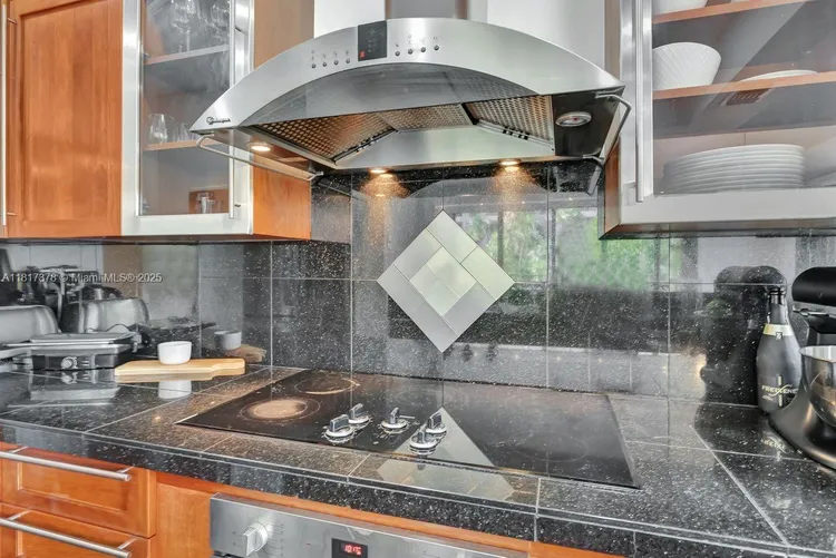 Key Colony I - Tidemark #200 image #8