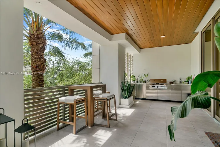 Villa Valencia #203 image #10