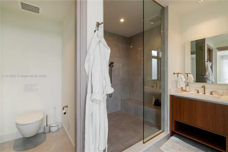Villa Valencia #203 image #15