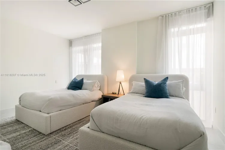 Villa Valencia #203 image #18