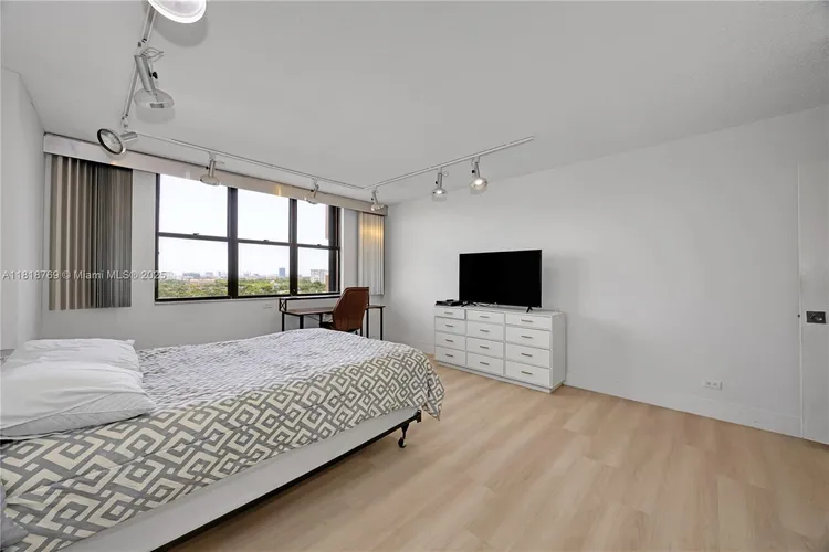 Cricket Club Miami #1103 image #26