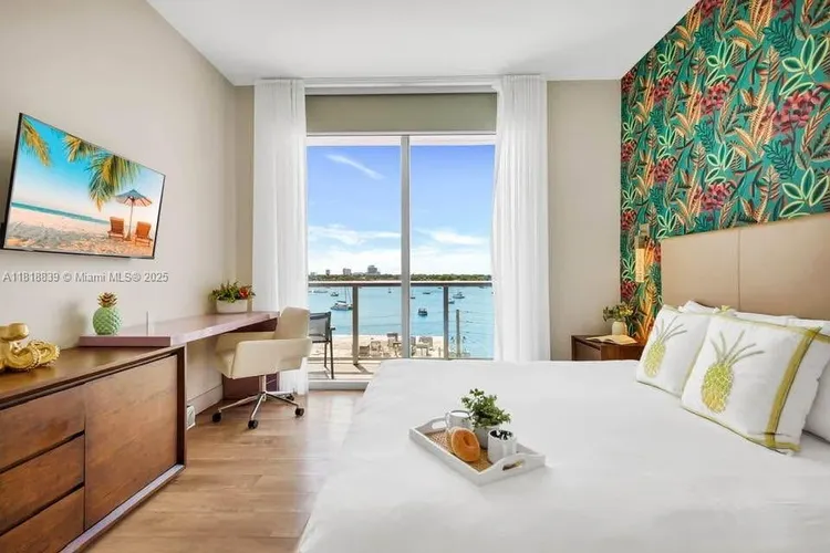 Costa Hollywood #N529 image #12