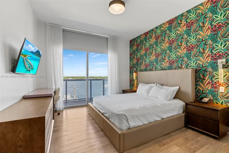 Costa Hollywood #N529 image #13