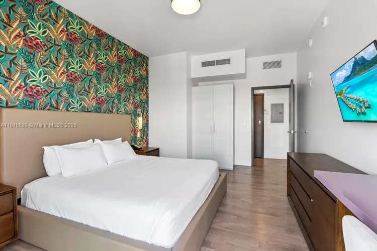 Costa Hollywood #N529 image #14