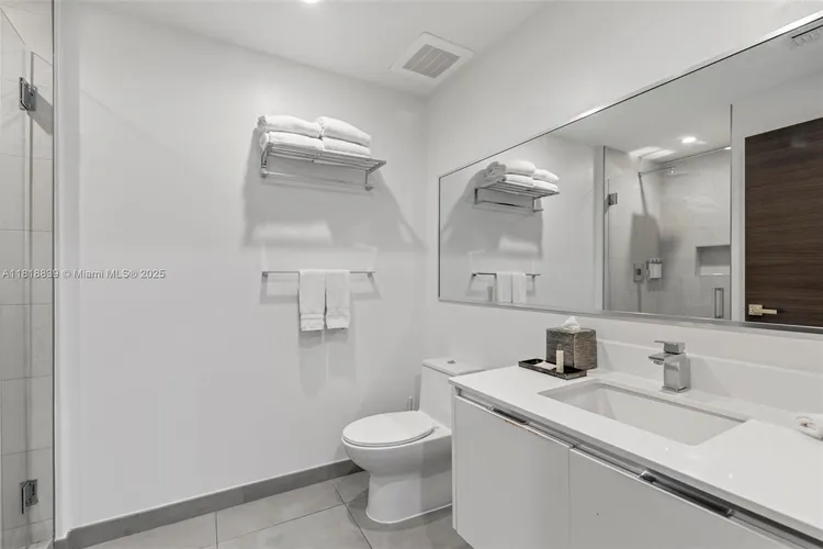 Costa Hollywood #N529 image #15