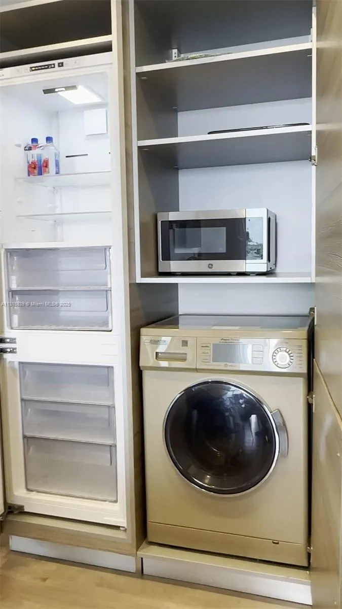 Costa Hollywood #N529 image #20