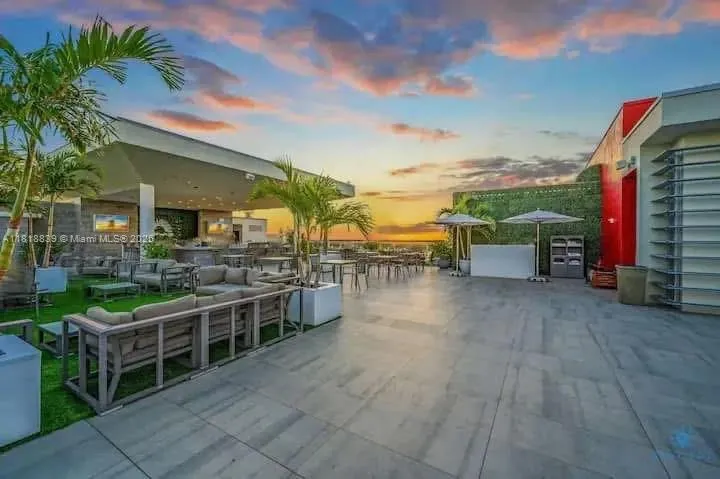 Costa Hollywood #N529 image #27