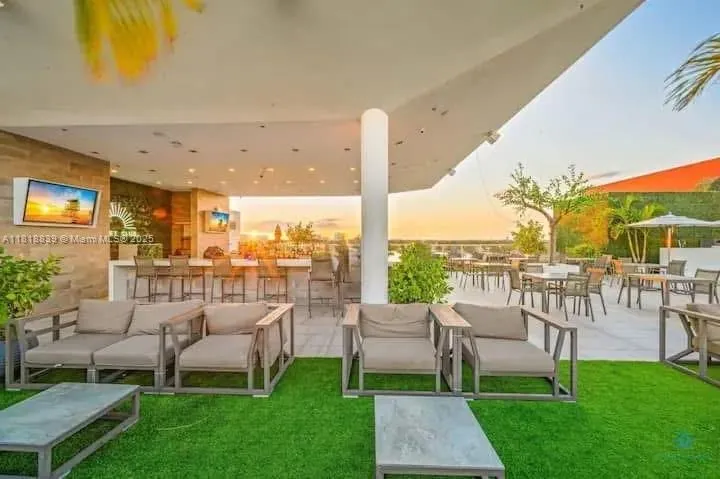 Costa Hollywood #N529 image #29