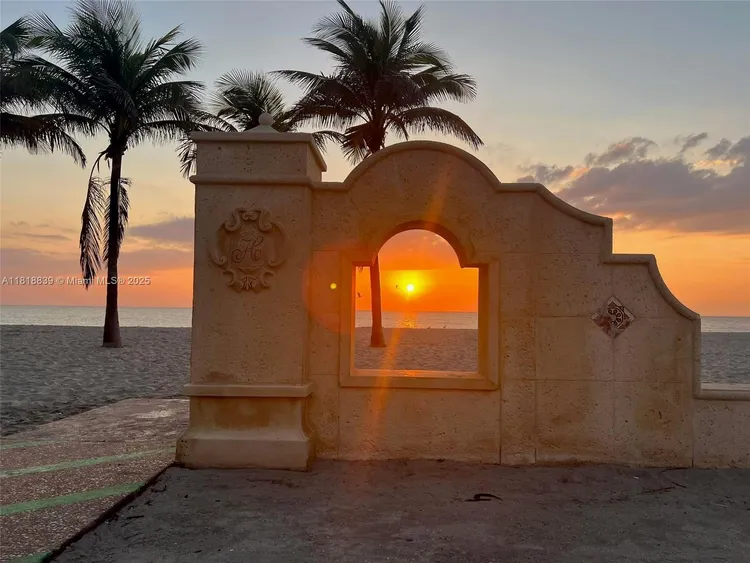 Costa Hollywood #N529 image #33