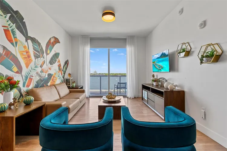 Costa Hollywood #N529 image #8