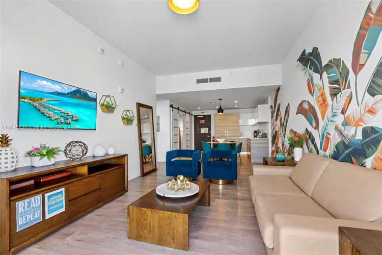 Costa Hollywood #N529 image #9