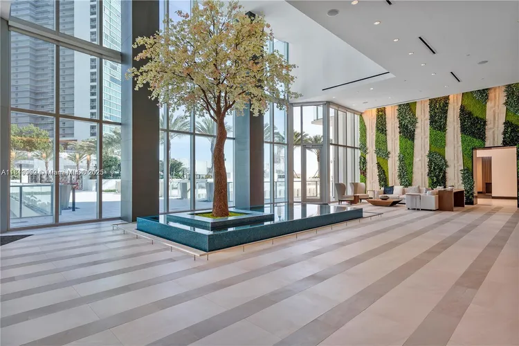 Paramount Miami Worldcenter #909 image #15