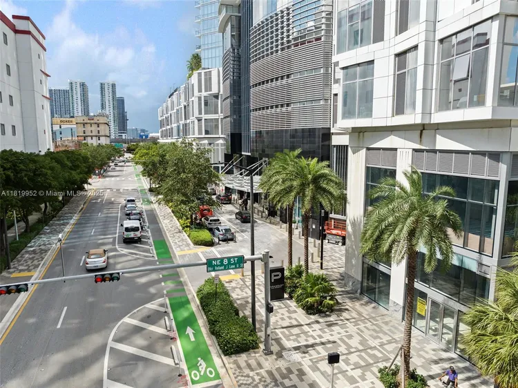 Paramount Miami Worldcenter #909 image #29