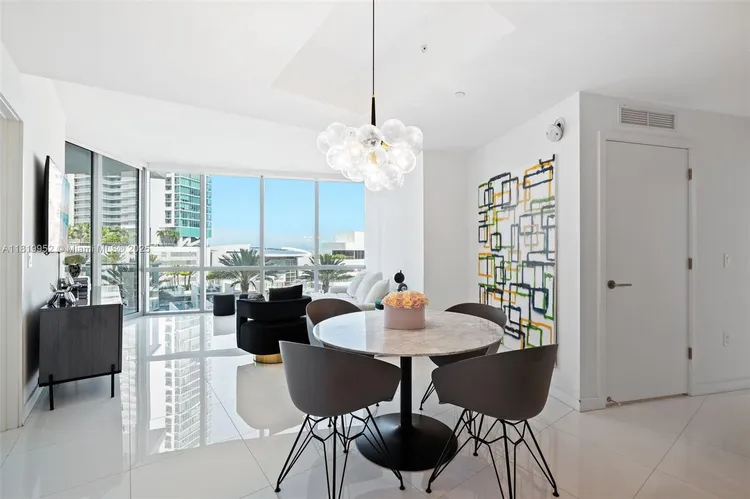 Paramount Miami Worldcenter #909 image #33