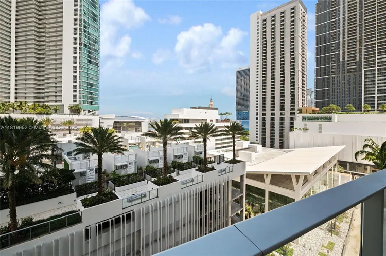 Paramount Miami Worldcenter #909 image #36