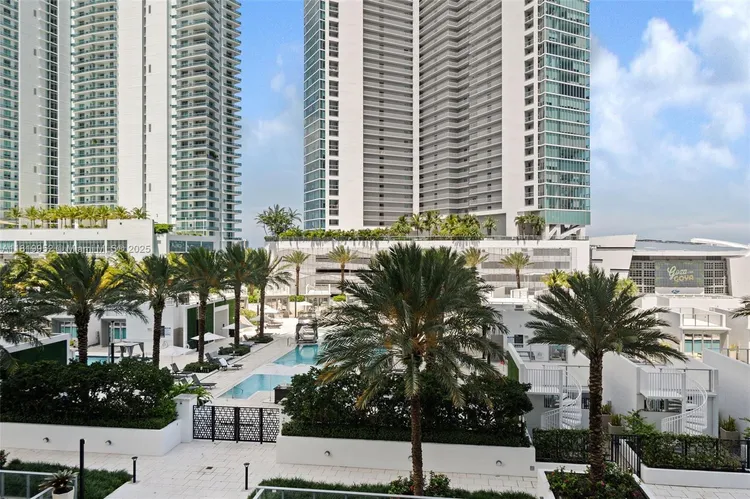 Paramount Miami Worldcenter #909 image #37