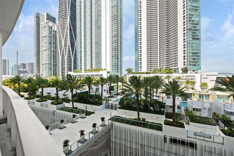 Paramount Miami Worldcenter #909 image #38