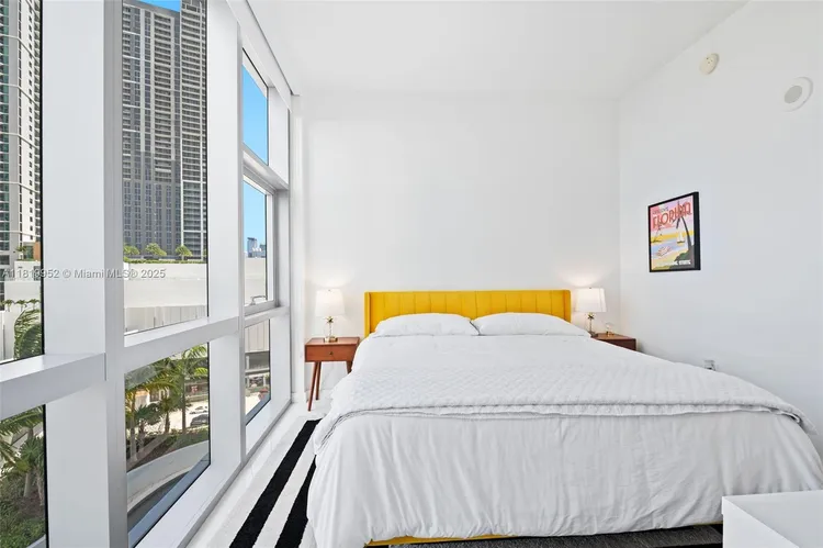 Paramount Miami Worldcenter #909 image #46