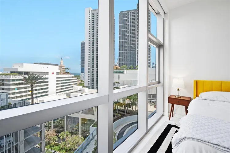 Paramount Miami Worldcenter #909 image #47