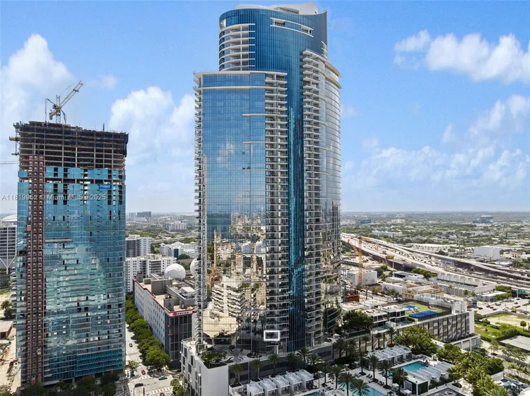 Paramount Miami Worldcenter #909 image #50