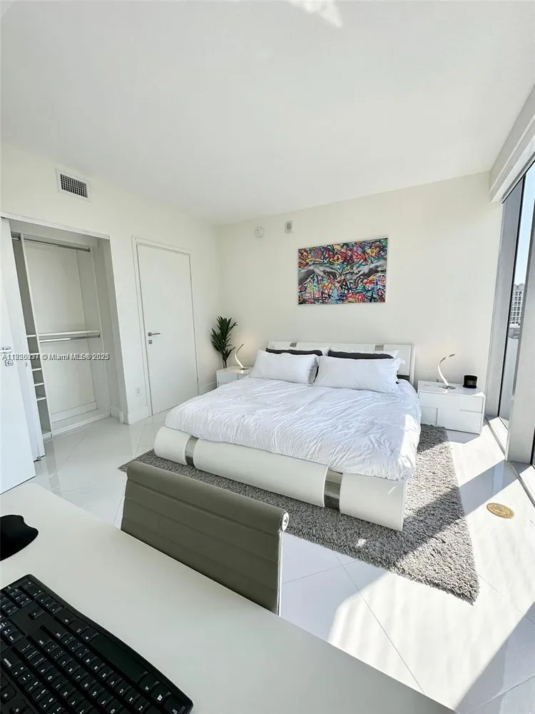 Brickell House #3101 image #10