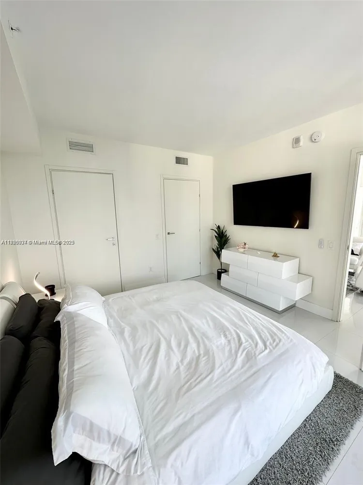 Brickell House #3101 image #12