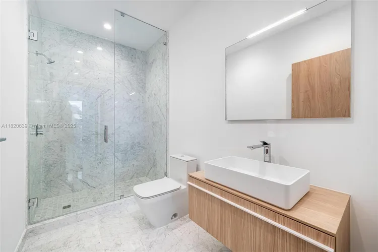 Onda Residences #202 image #17