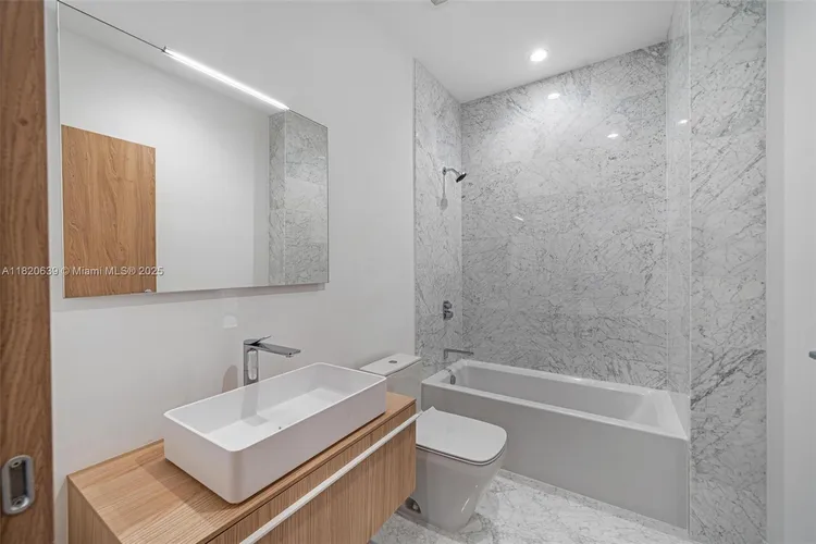 Onda Residences #202 image #21