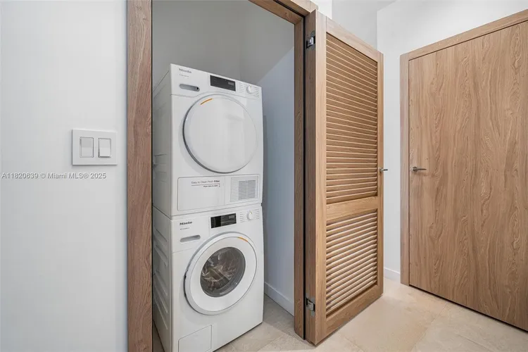 Onda Residences #202 image #22