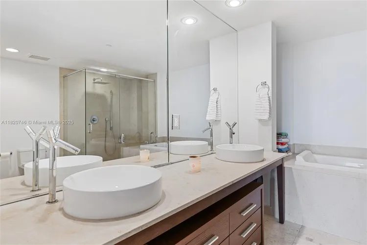 Icon Brickell II #905 image #10