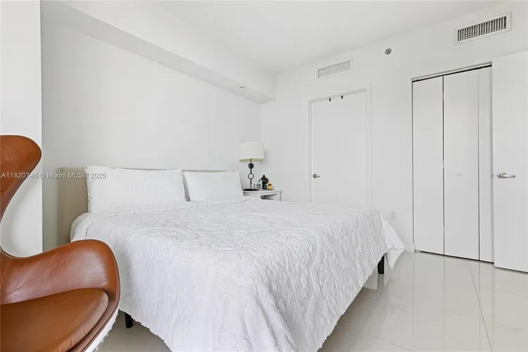 Icon Brickell II #905 image #13
