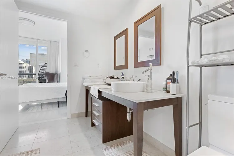 Icon Brickell II #905 image #14