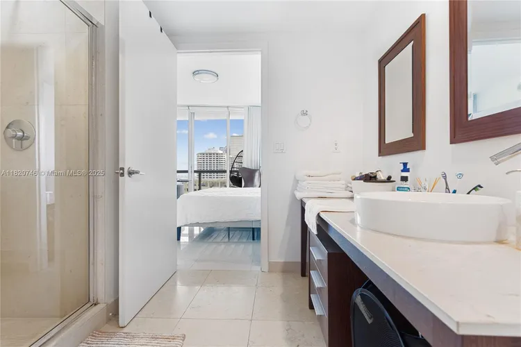 Icon Brickell II #905 image #15