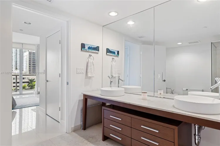 Icon Brickell II #905 image #16