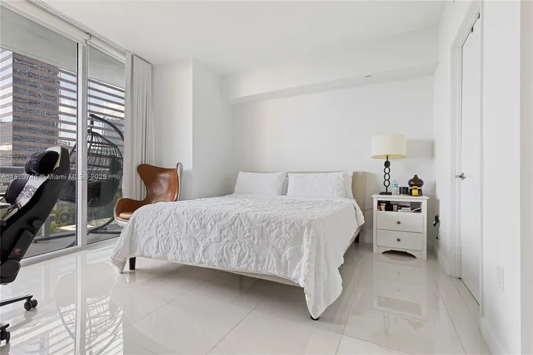 Icon Brickell II #905 image #17