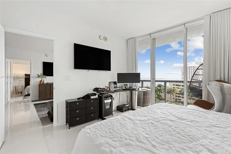 Icon Brickell II #905 image #18