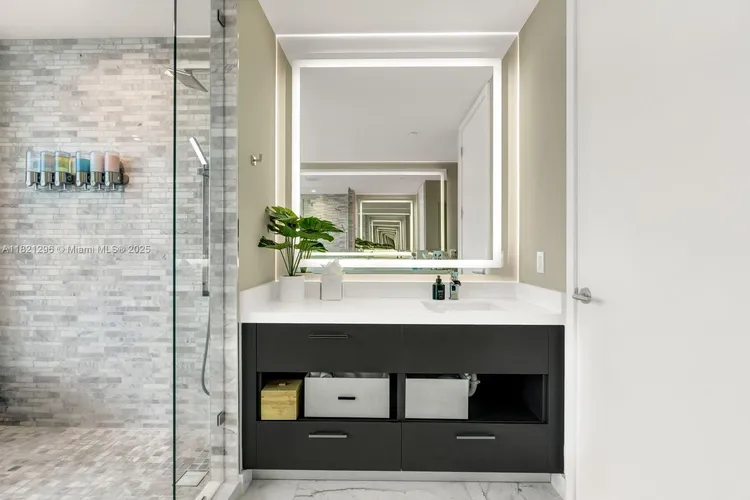 Paramount Miami Worldcenter #5202 image #11