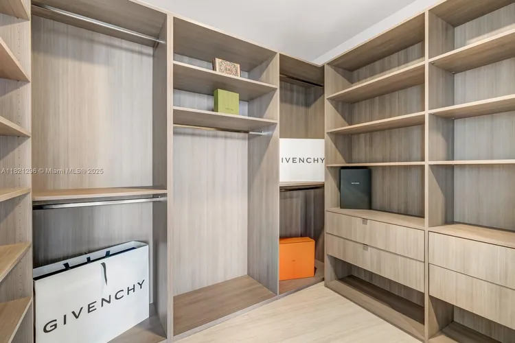 Paramount Miami Worldcenter #5202 image #12