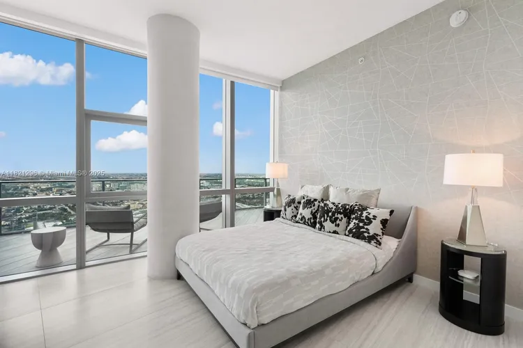 Paramount Miami Worldcenter #5202 image #13