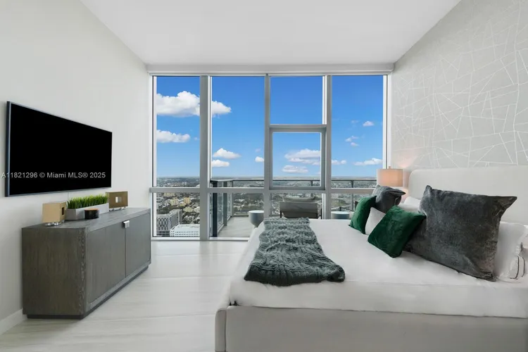 Paramount Miami Worldcenter #5202 image #15