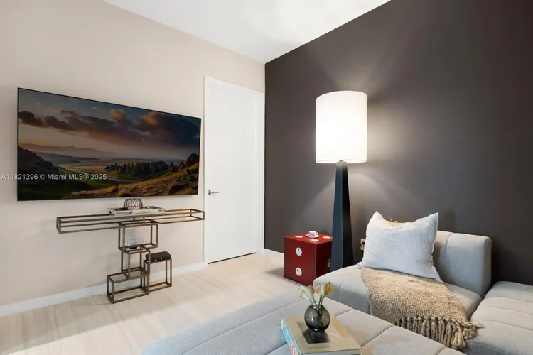 Paramount Miami Worldcenter #5202 image #18