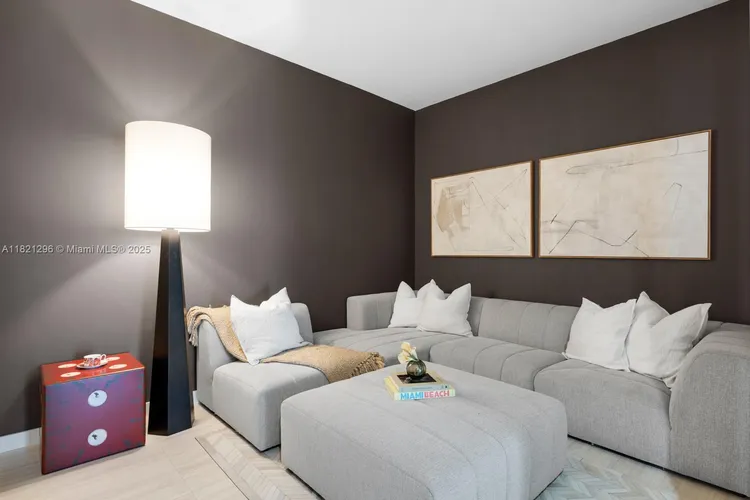 Paramount Miami Worldcenter #5202 image #19