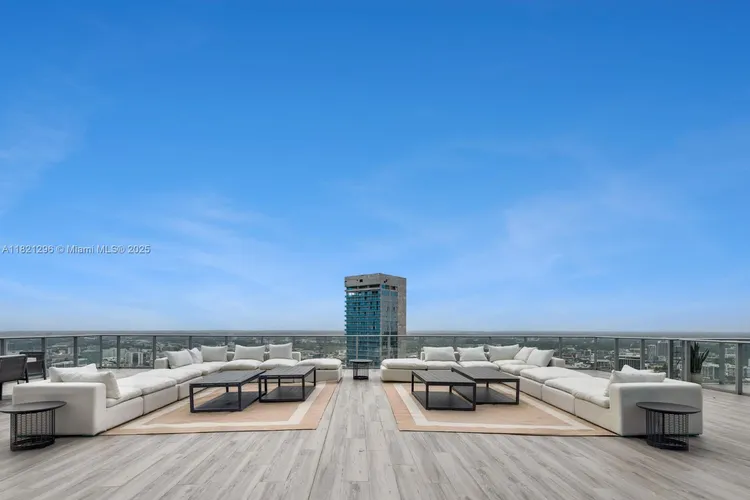 Paramount Miami Worldcenter #5202 image #20