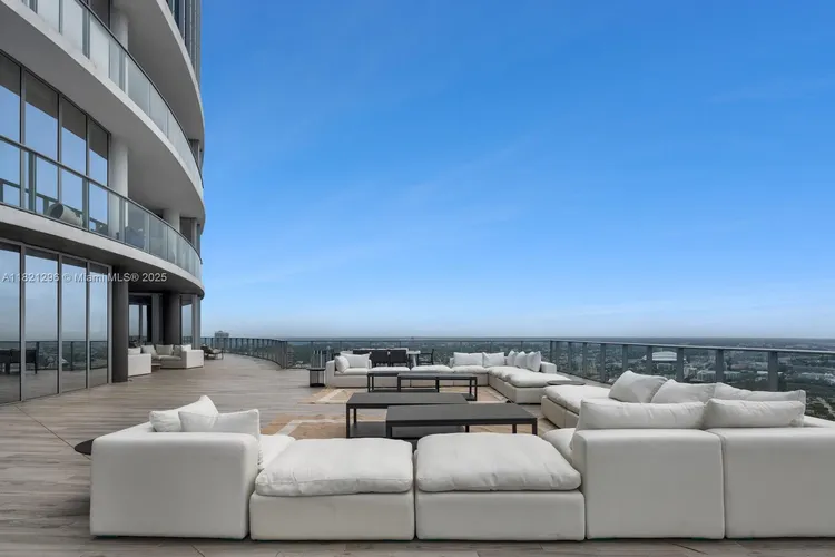 Paramount Miami Worldcenter #5202 image #21