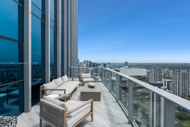 Paramount Miami Worldcenter #5202 image #22