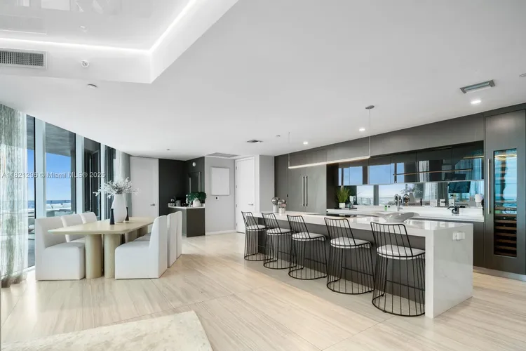 Paramount Miami Worldcenter #5202 image #7