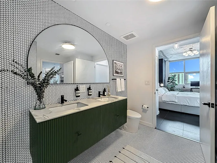 Midtown 4 #H1215 image #28